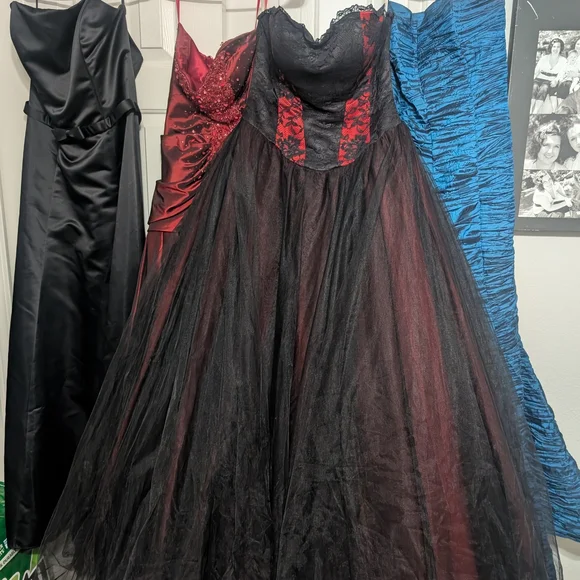 chinese dress ladies Tiffany Designs 16060 - Glitter Floral Prom Gown 14 / Black Multi
